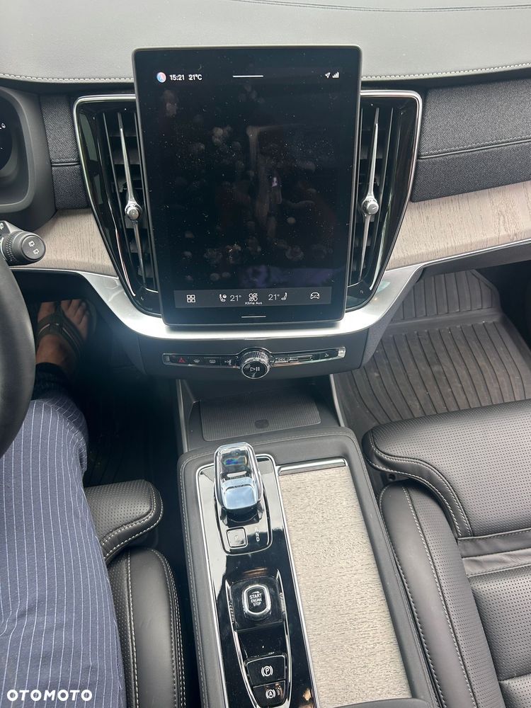 Volvo XC 90 T8 AWD Plug-In Hybrid Ultra Dark 7os - 17