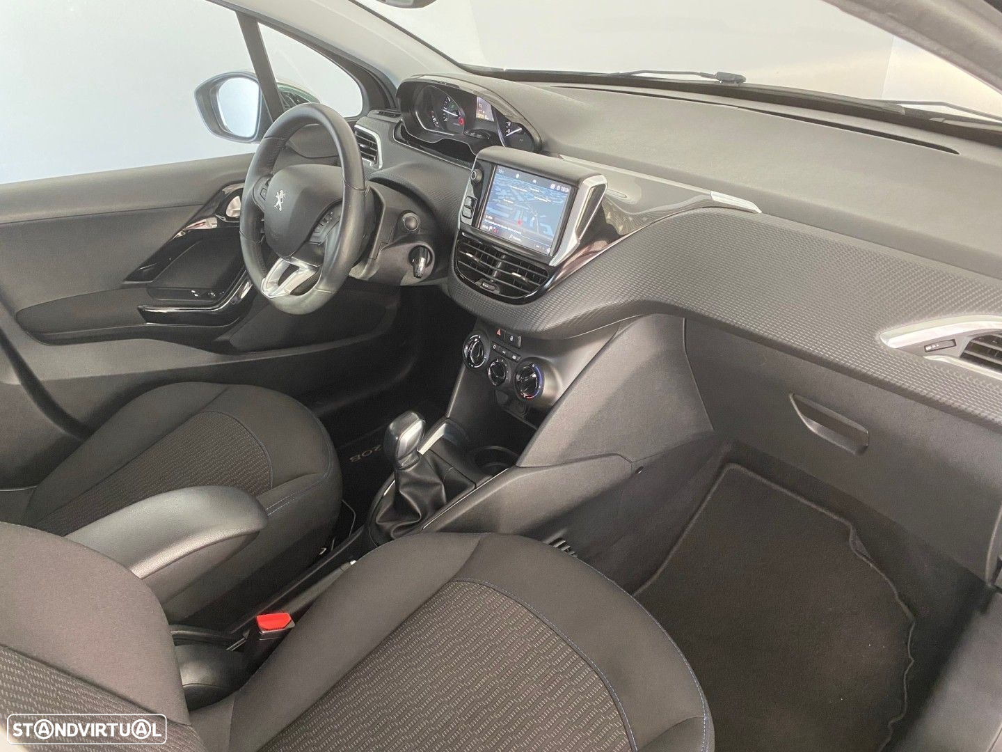 Peugeot 208 1.2 PureTech Signature - 32