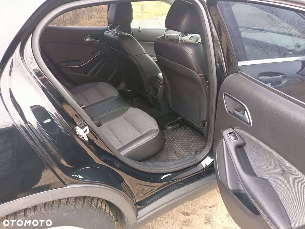 Mercedes-Benz GLA 180 (CDI) d 7G-DCT Urban - 19