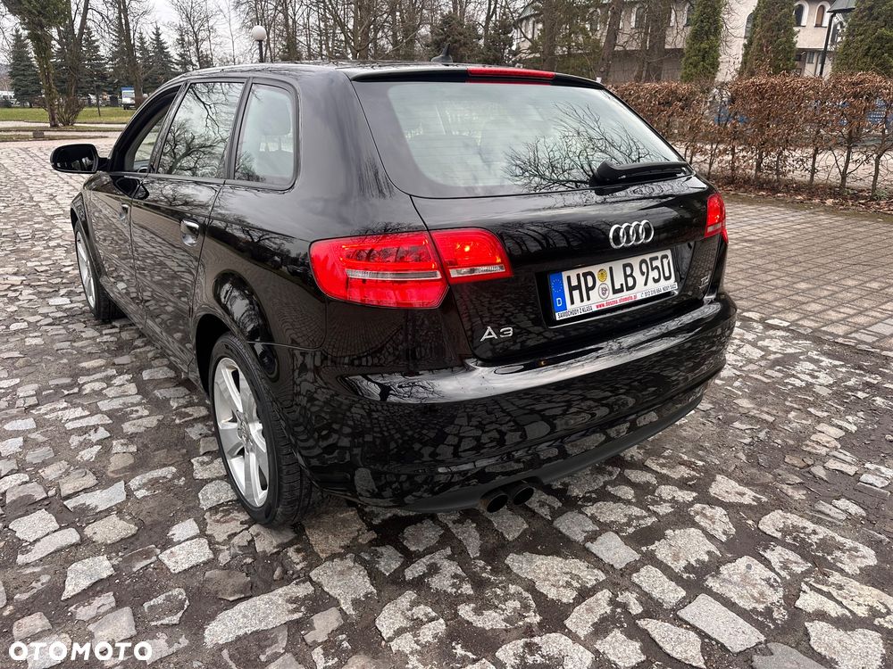 Audi A3 Sportback 2.0 TDI DPF quattro Ambiente - 2
