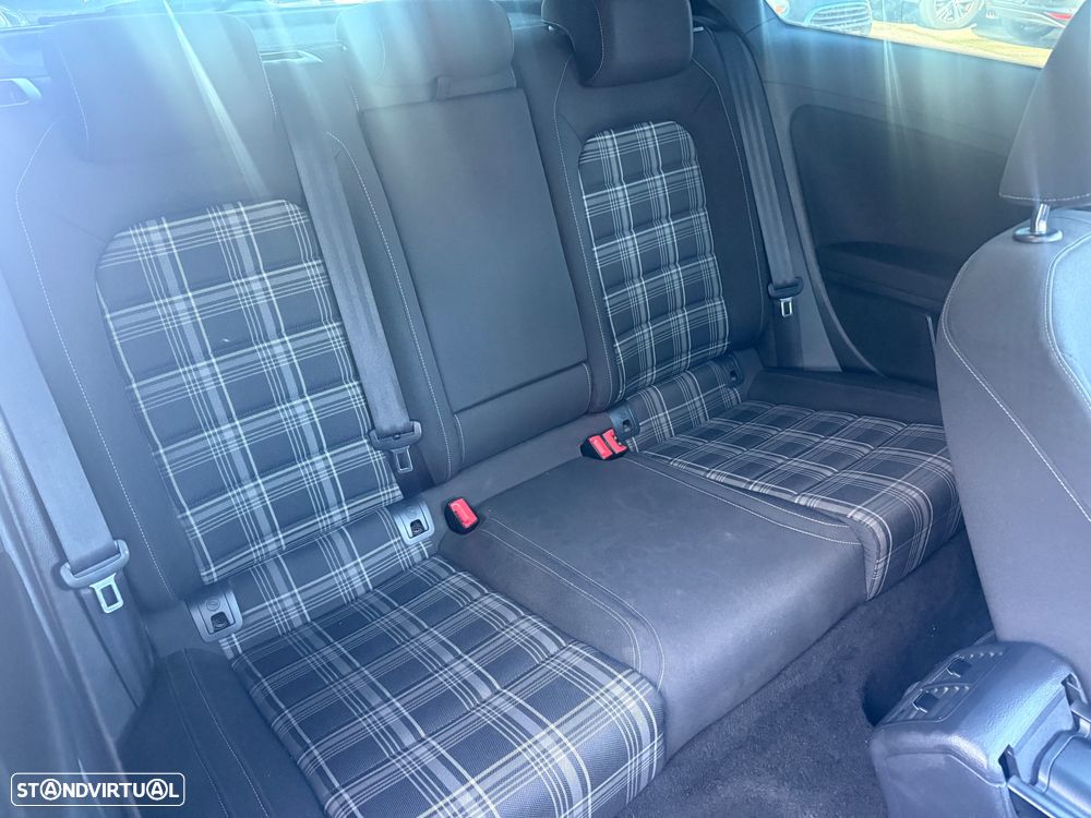 VW Golf 2.0 TDi GTD DSG - 35