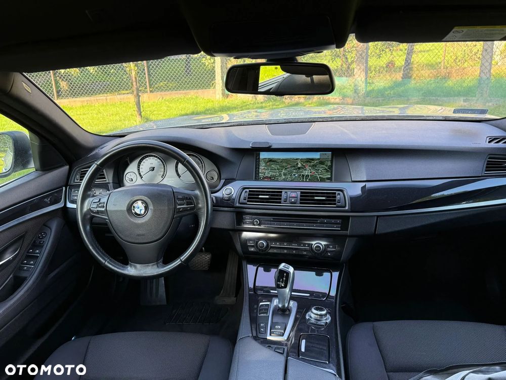 BMW Seria 5 528i xDrive - 10