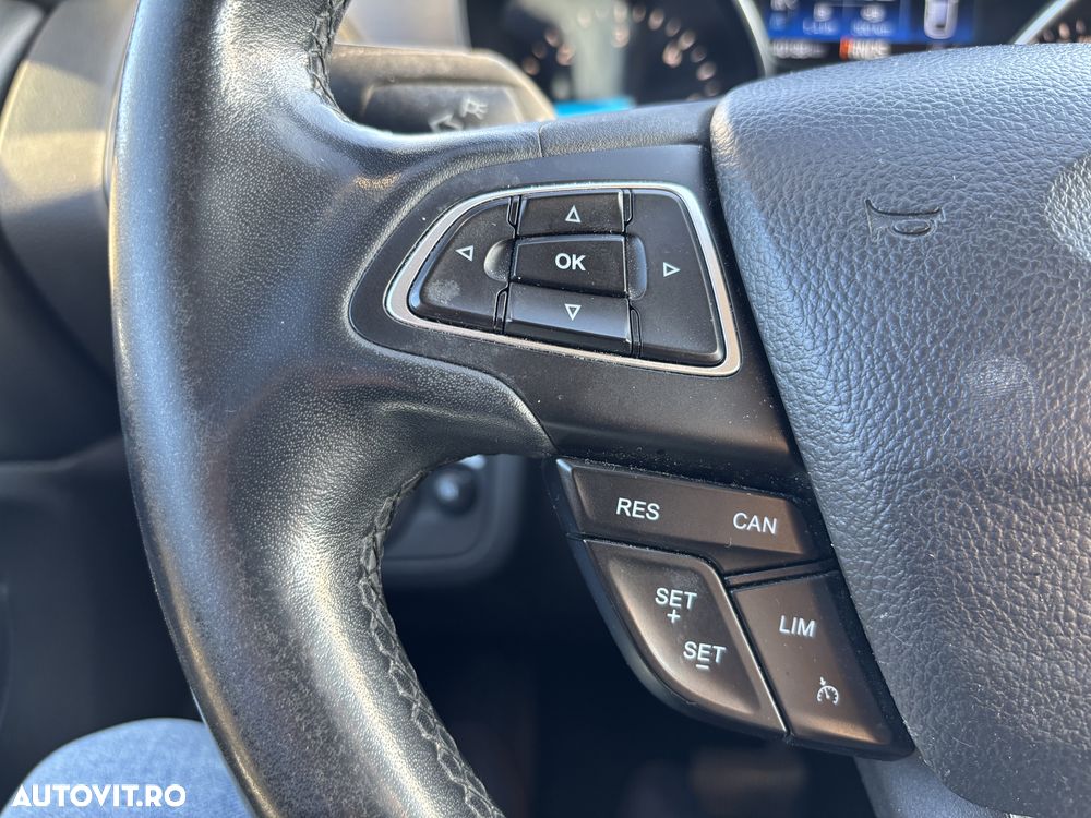 Ford Kuga - 11