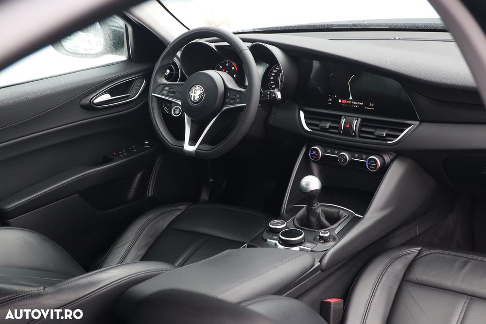 Alfa Romeo Giulia 2.2 - 19
