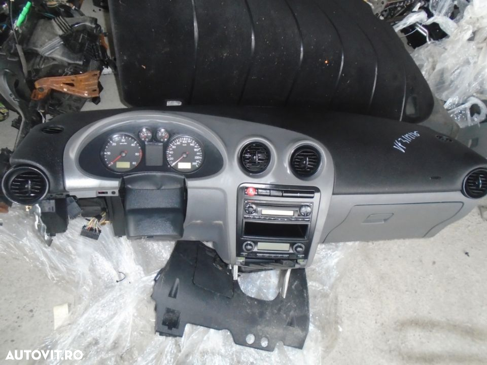 Plansa de bord cu airbag volan si airbag pasager Seat Ibiza din 2004 - 5