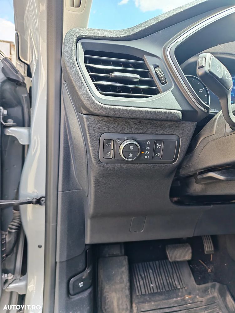 Ford Kuga - 12