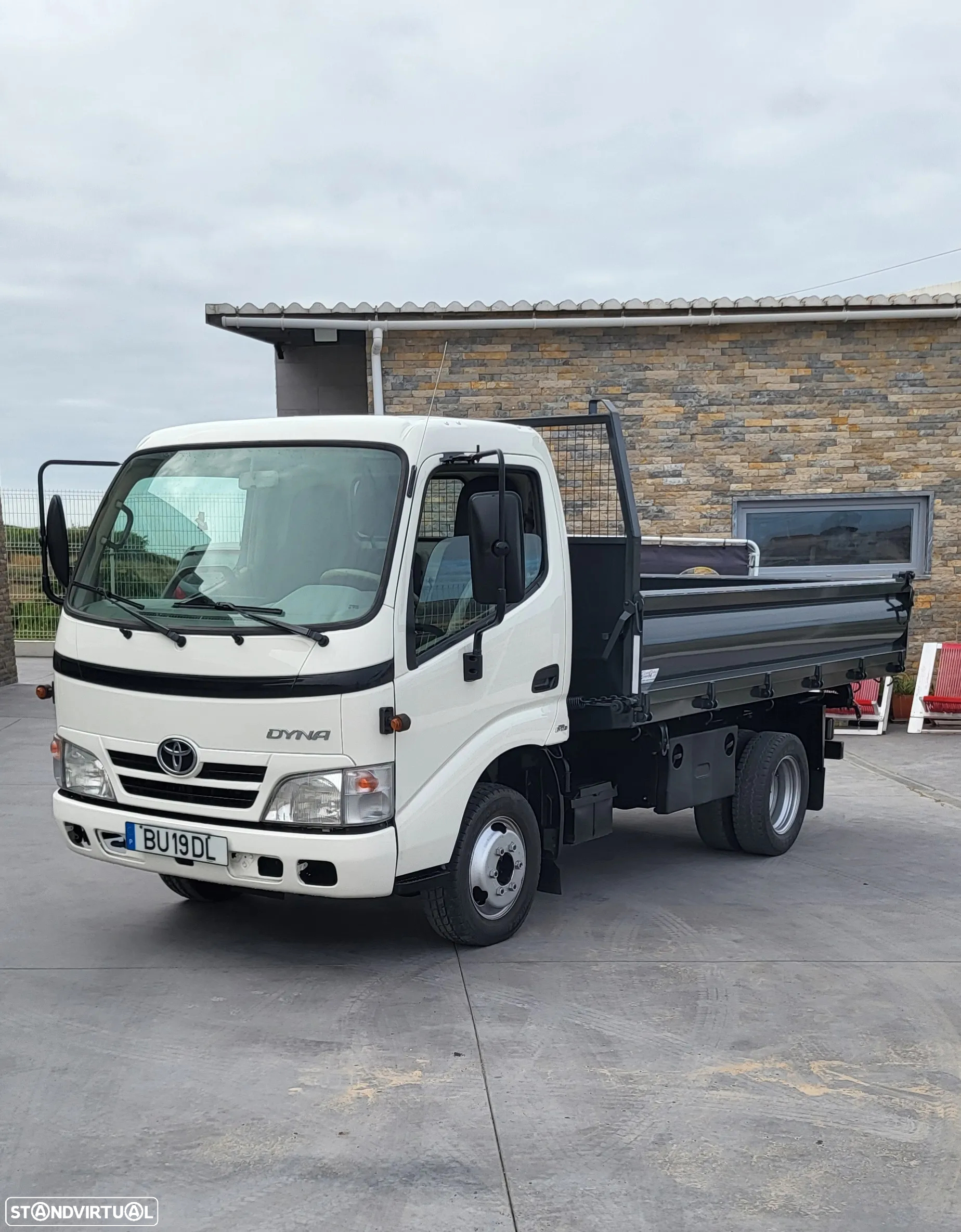 Toyota Dyna Tribasculante - 12