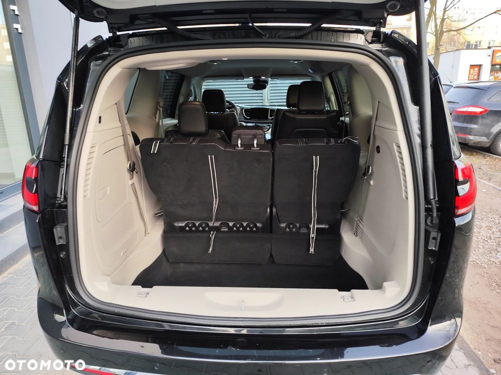 Chrysler Pacifica - 4