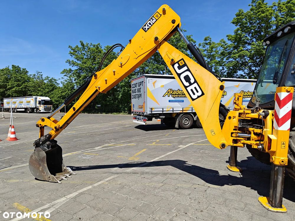 JCB 3CX - 9