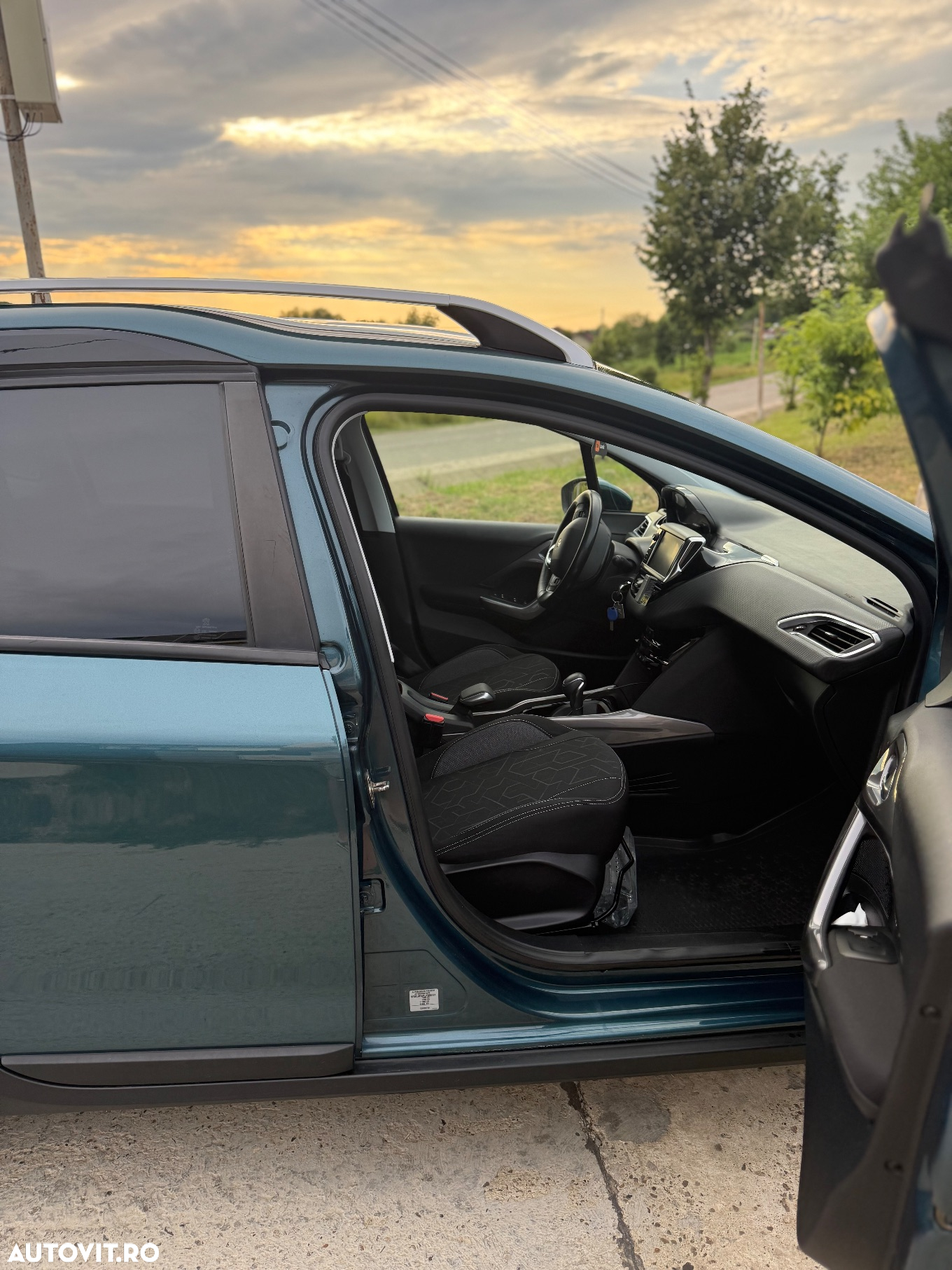Peugeot 2008 1.2 PureTech Turbo EAT6 S&S Allure - 6