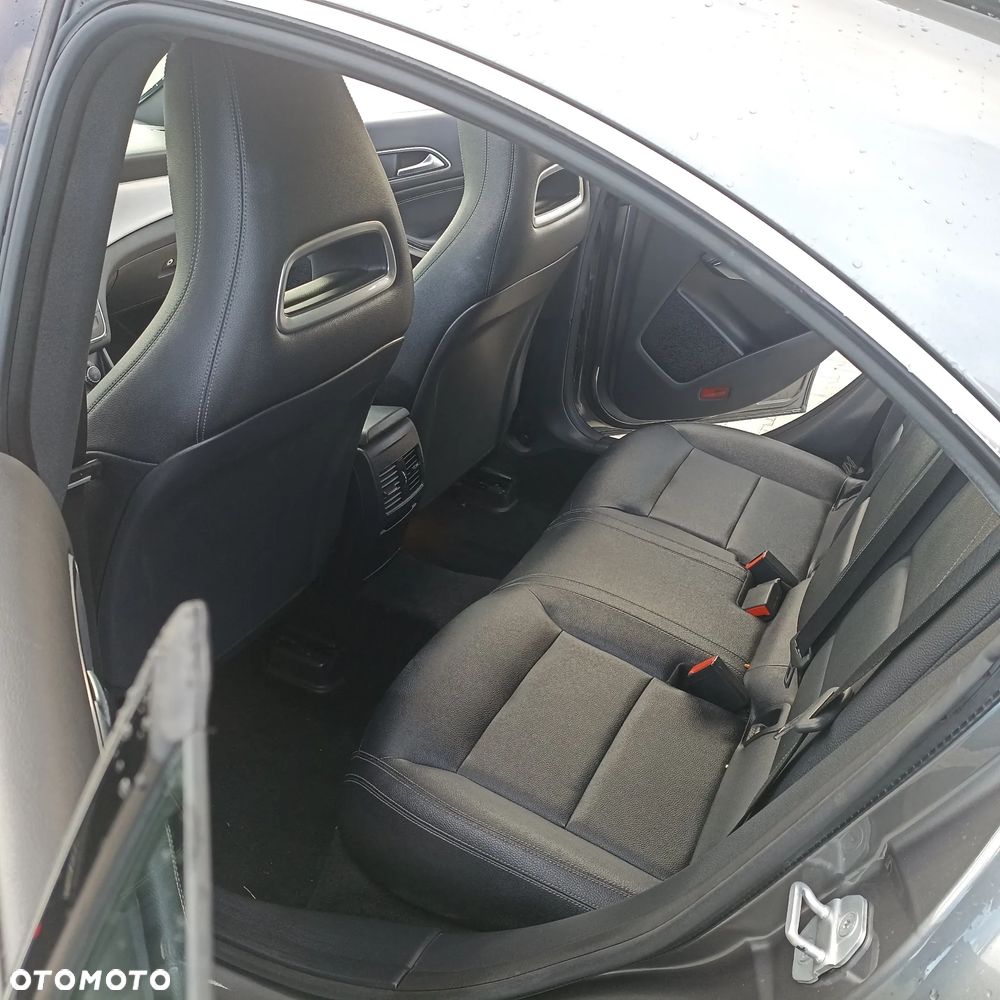 Mercedes-Benz CLA 250 7G-DCT UrbanStyle Edition - 3
