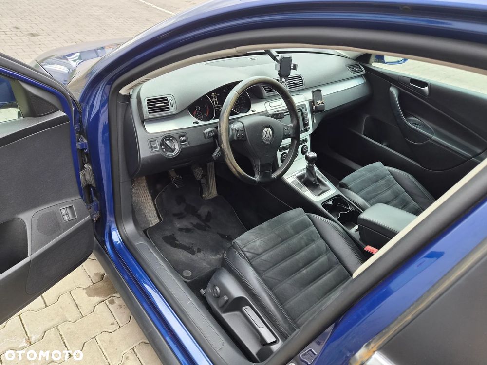 Volkswagen Passat 2.0 TDI DPF BlueMot Highline - 11