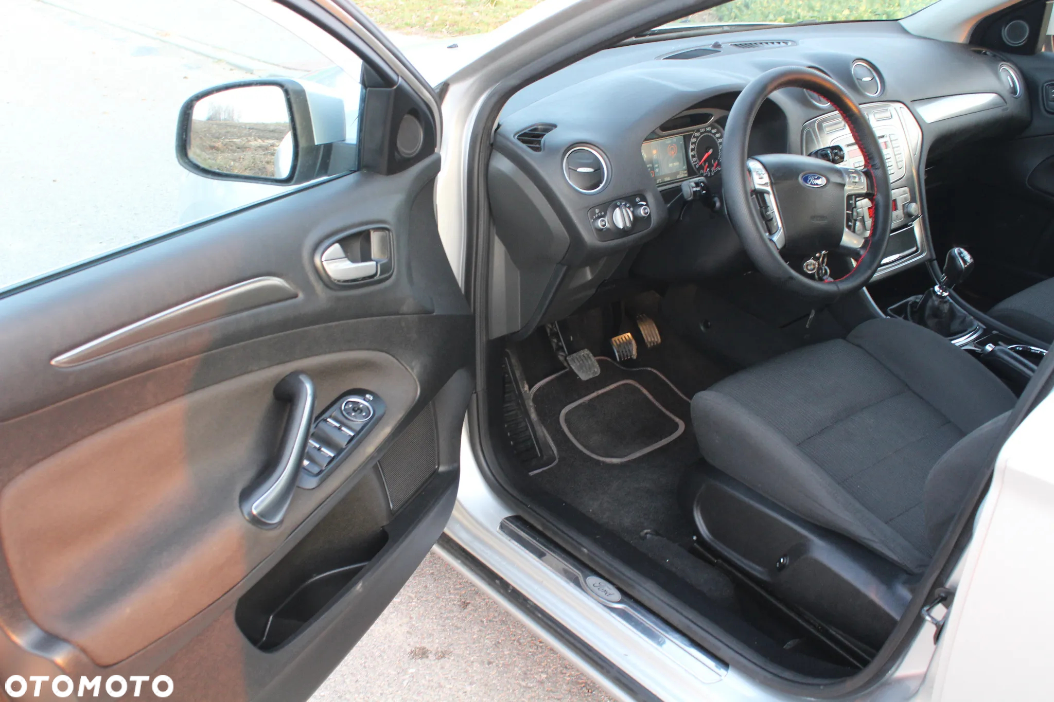 Ford Mondeo 1.8 TDCi Ghia X - 14
