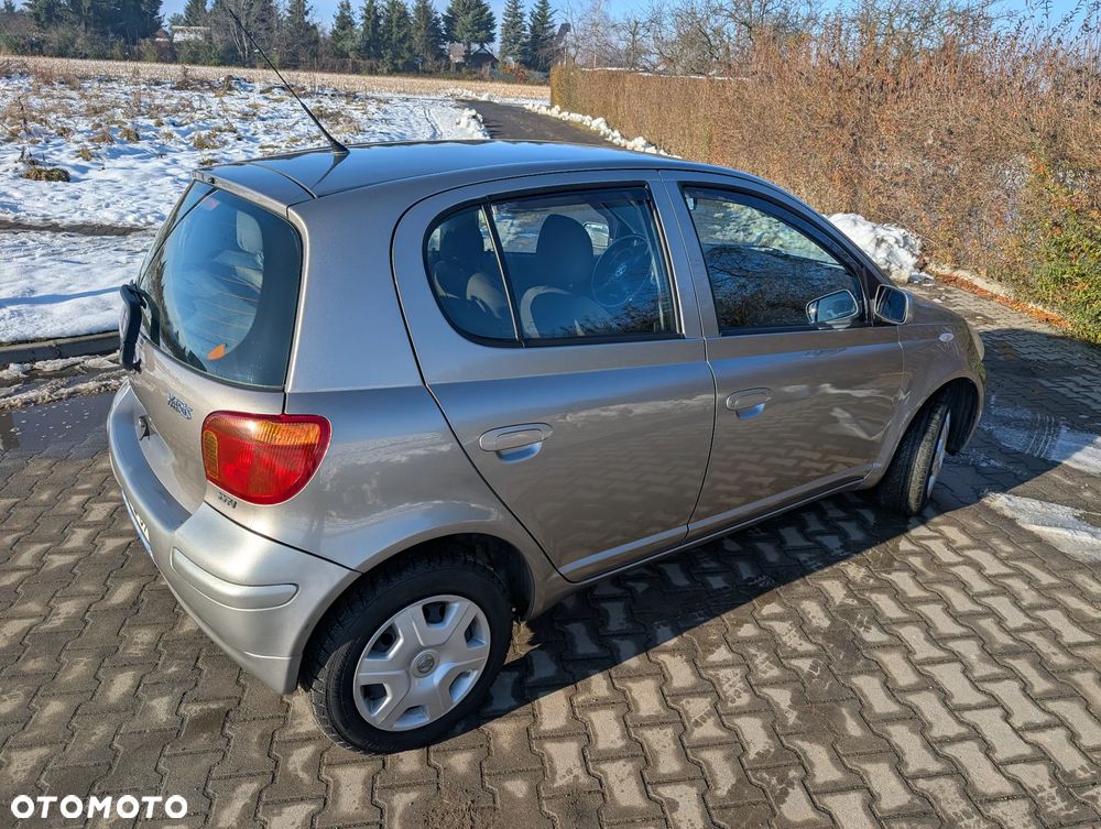 Toyota Yaris 1.3 - 6