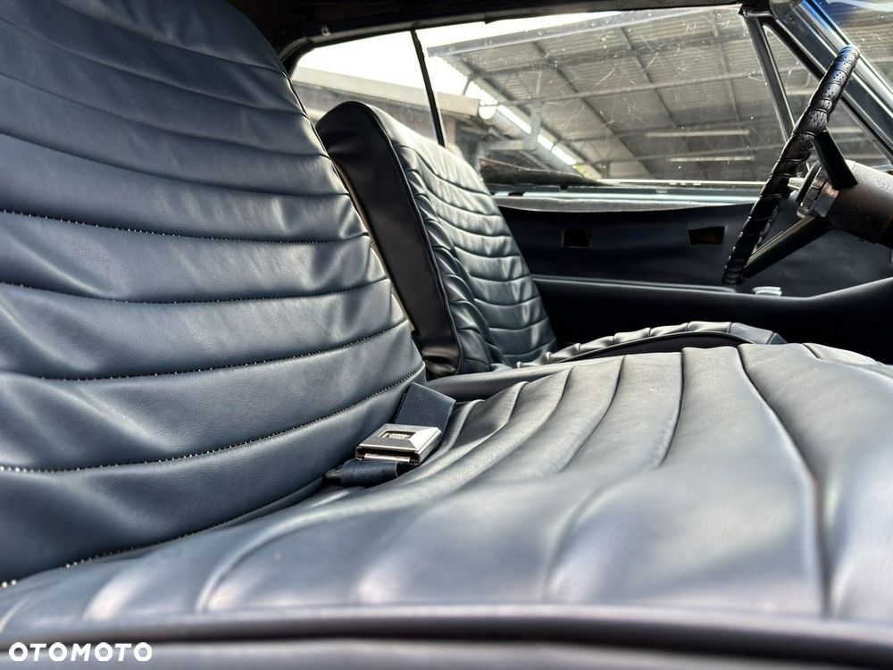 Cadillac Deville - 34