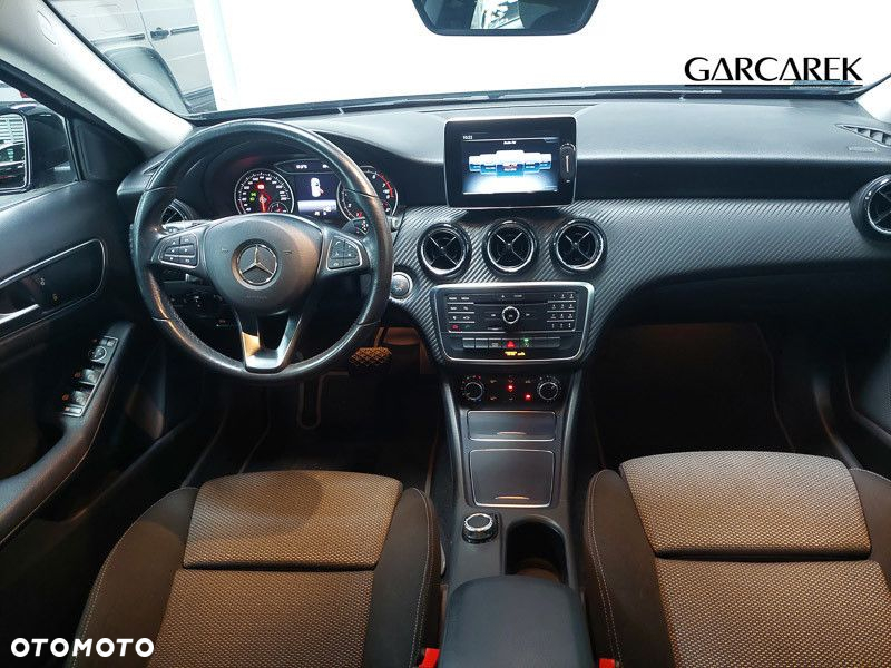 Mercedes-Benz GLA 180 7G-DCT - 20