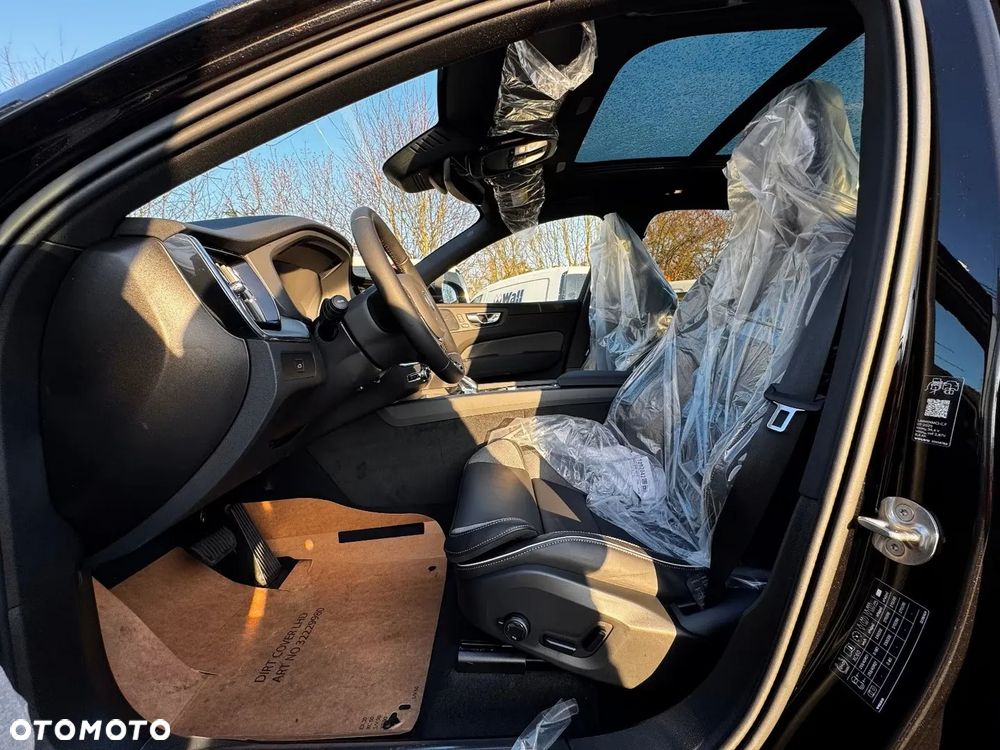 Volvo XC 60 B5 B AWD Plus Black Edition - 22