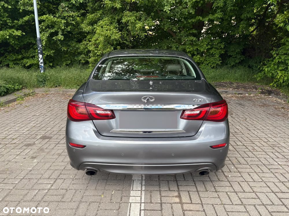 Infiniti Q70 Hybrid GT Premium - 10