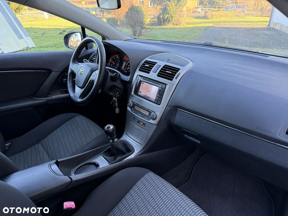 Toyota Avensis - 14