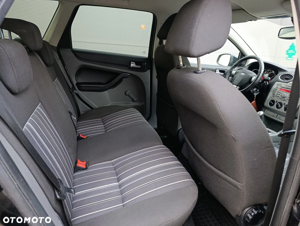 Ford Focus 1.6 16V Style - 32