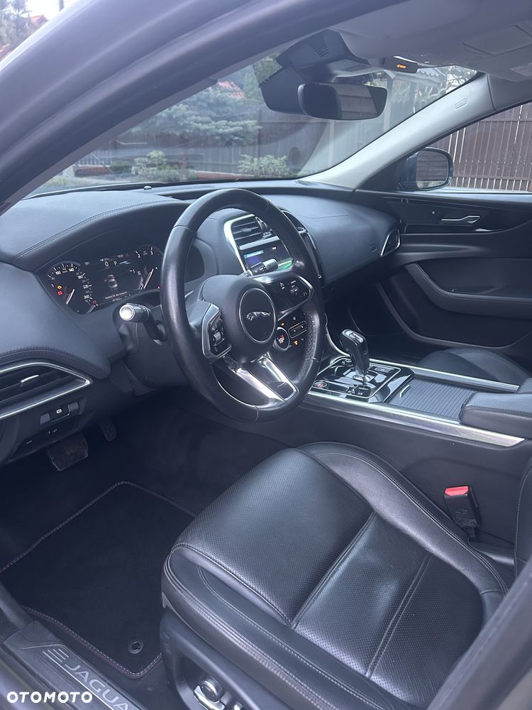 Jaguar XE 20d Prestige - 15