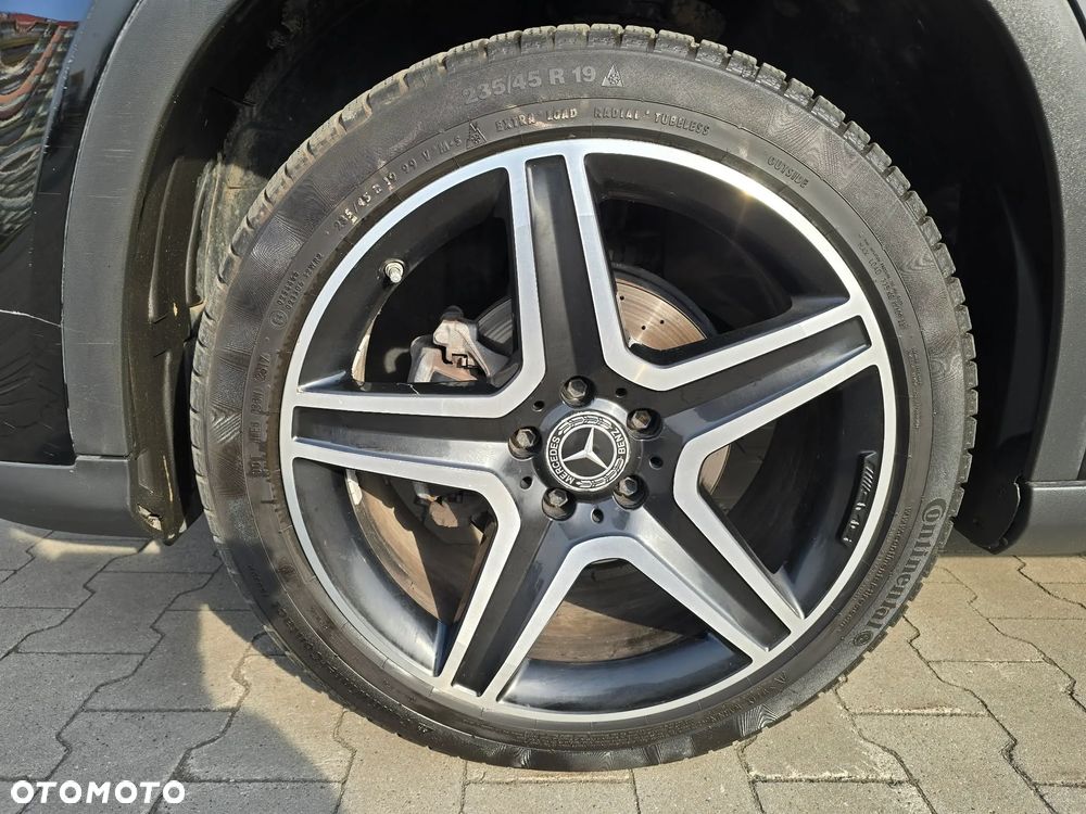 Mercedes-Benz GLA 200 7G-DCT AMG Line - 32