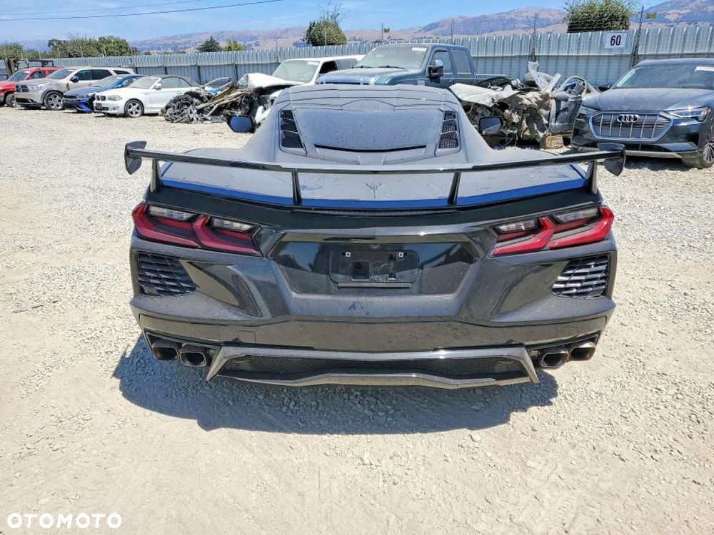 Chevrolet Corvette - 3