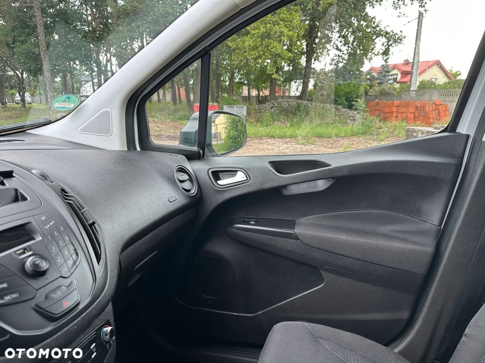 Ford Transit Courier - 15