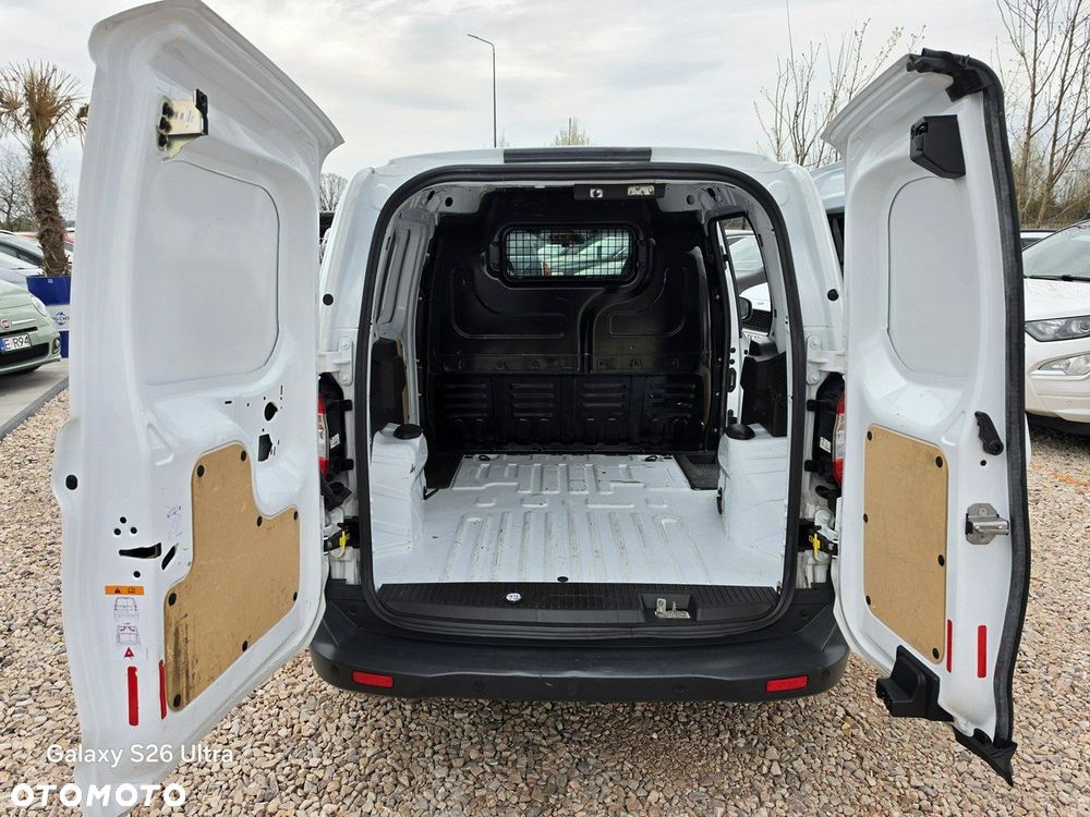 Ford Transit Courier - 29