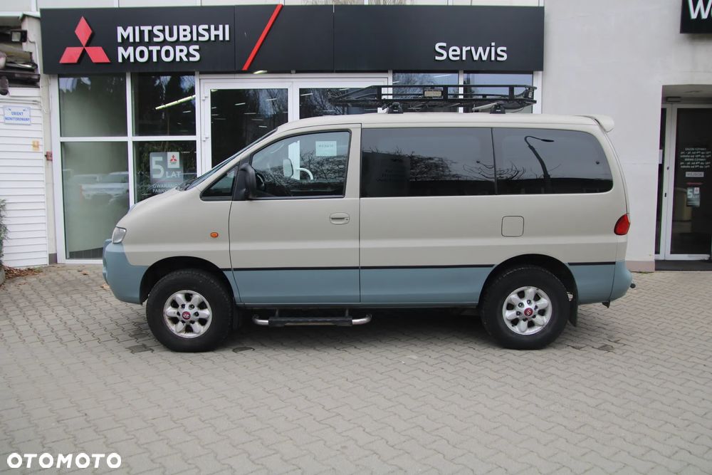 Hyundai H-1 Starex - 1
