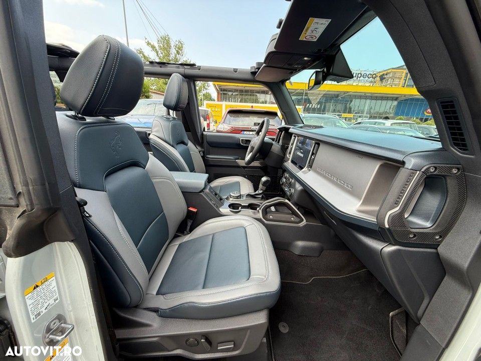 Ford Bronco - 14