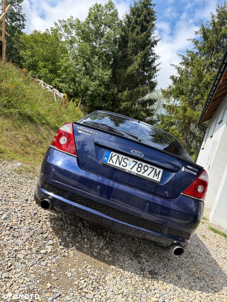 Ford Mondeo V6 ST 220 - 2