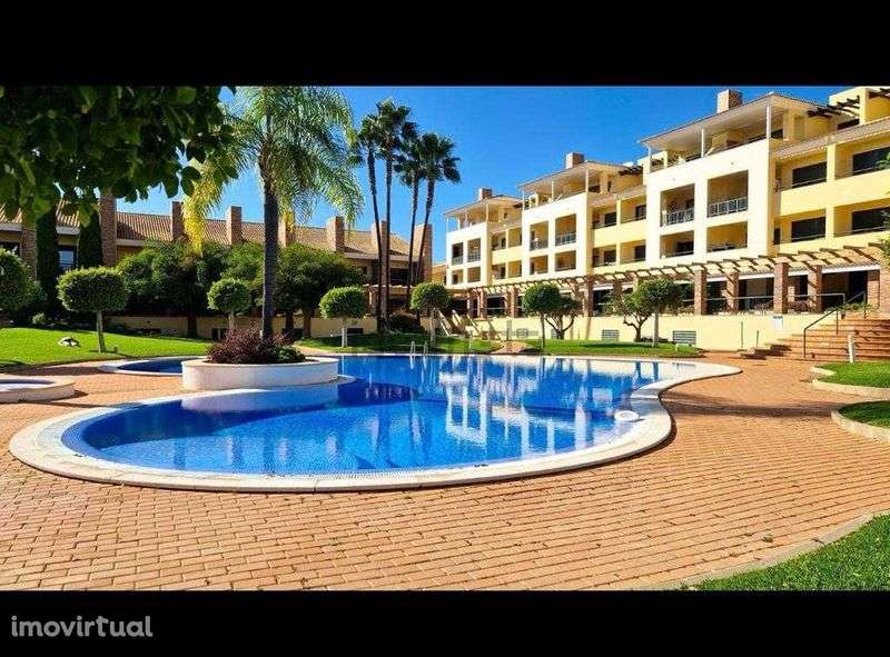 Aluguer: Apartamento T2 Luminoso na Encosta das Oliveiras – Vilamoura - Grande imagem: 2/12