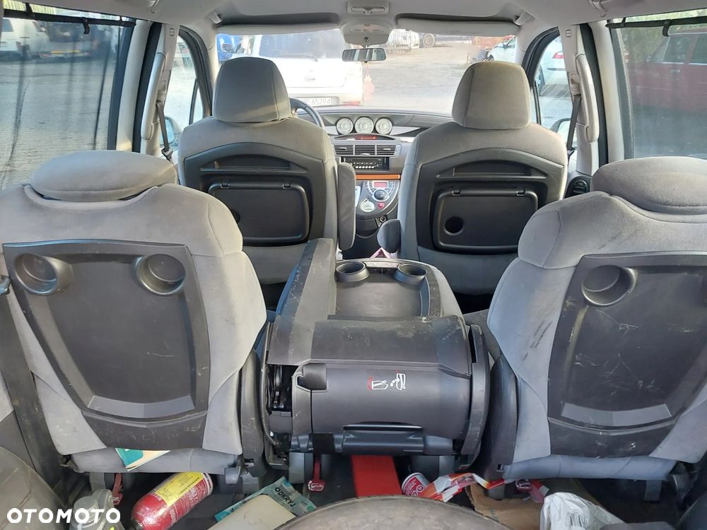 Citroen C8 Peugeot 807 silnik kompletny 2.0 16v Benzyna EW10A RFJ 103 kW 140 KM kolektor przepustnica cewka pompa alternator sprężarka skrzynia biegów AUTOMAT drzwi klapa maska zderzak lusterko listwa przesuwne boczne klamka zamek rolka mikrostyk blenda pas konsola schowek boczek drzwi fotel obrotowy fotele podsufitka panel sterownik wyświetlacz moduł szyba poduszka kierownica manetki zwijak radio mechanizm wydech tłumik mcperson zacisk hamulcowy lampa felga R16 hak holowniczy odpinany zbiorniczek rura przewód dekory drewno wyświetlacz NA CZĘŚCI WSZYSTKIE CZĘŚCI - 23