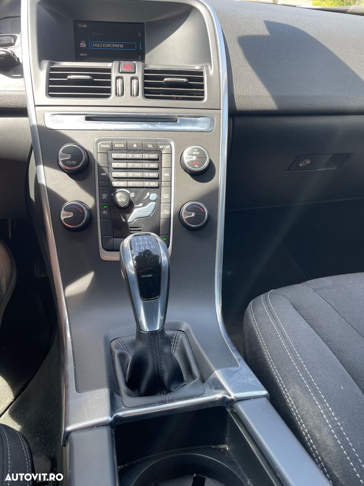 Volvo XC 60 D4 Momentum - 4
