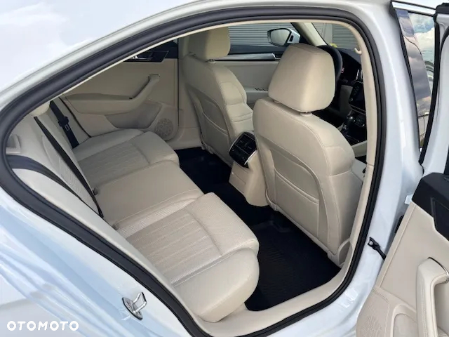 Skoda Superb 2.0 TDI SCR Style DSG - 17