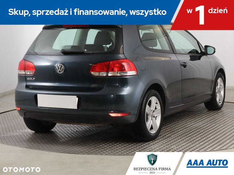 Volkswagen Golf - 6