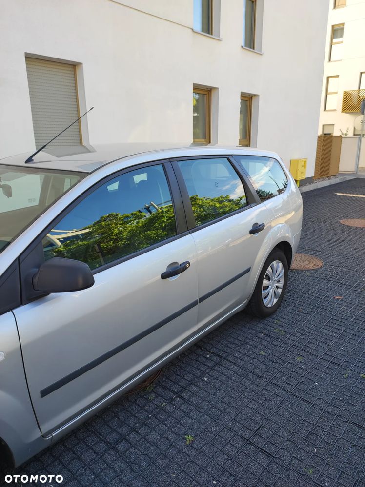 Ford Focus 1.6 16V Style - 11