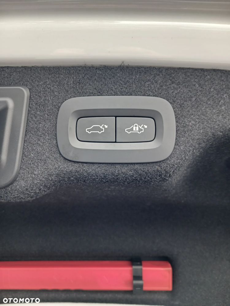 Volvo S90 T8 AWD Plug-In Hybrid R-Design - 22