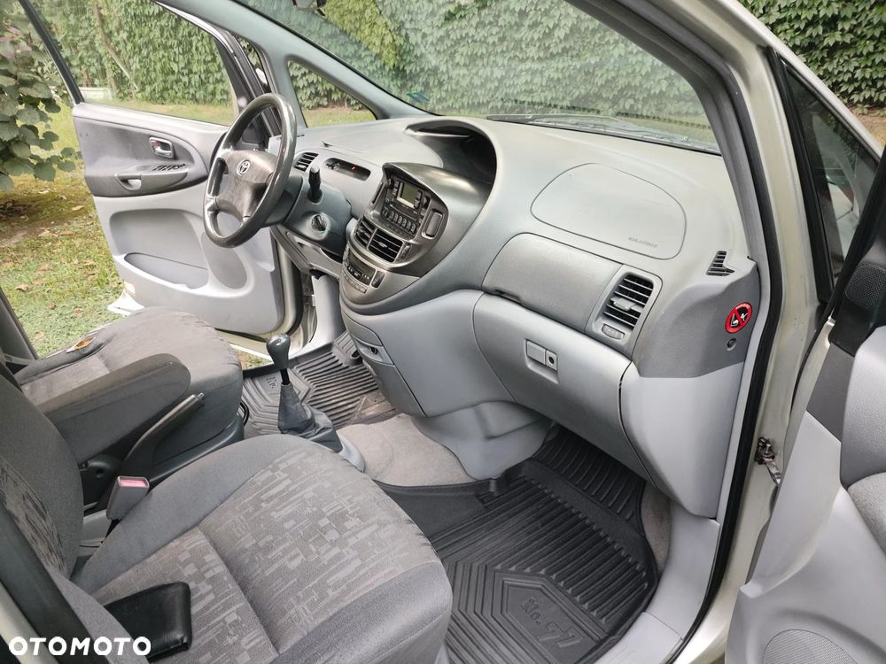 Toyota Previa 2.0 D-4D Linea Terra - 26