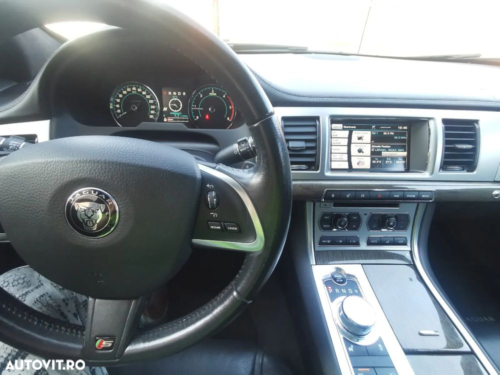 Jaguar XF - 3