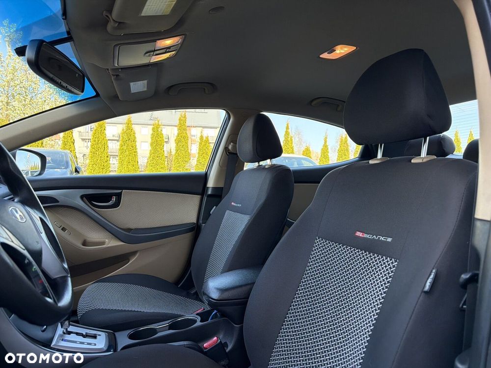 Hyundai Elantra - 11