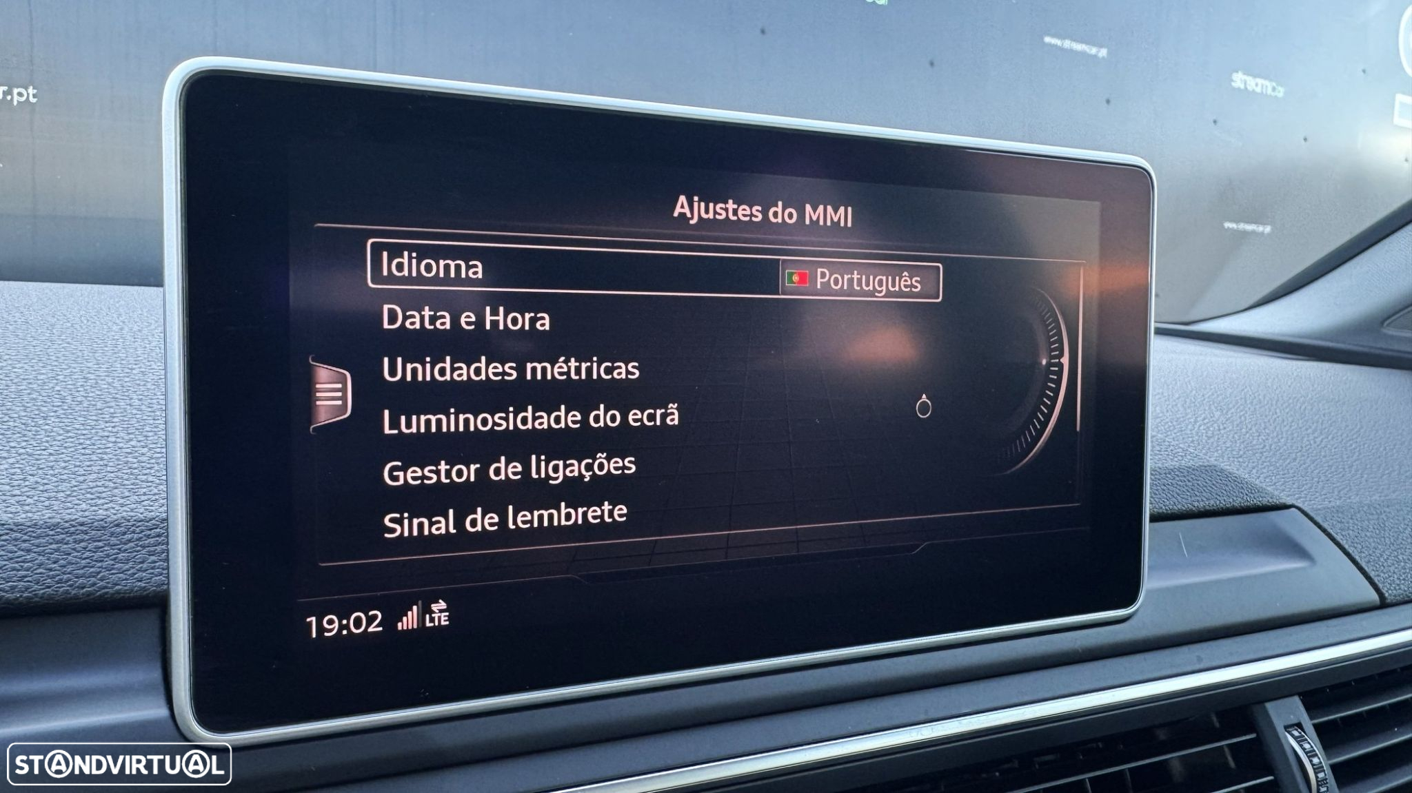 Audi A4 Avant 2.0 TDI Design S tronic - 24