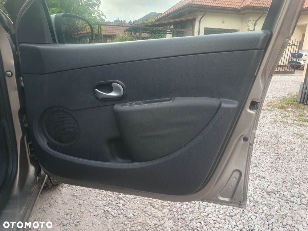Renault Clio 1.2 16V TCE Tech Run - 10