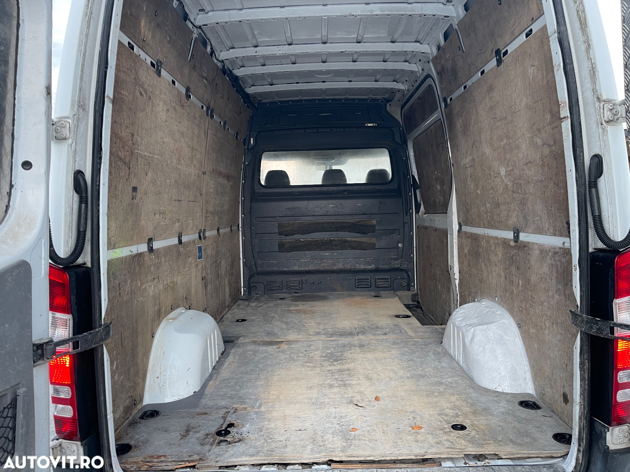Mercedes-Benz Sprinter - 12