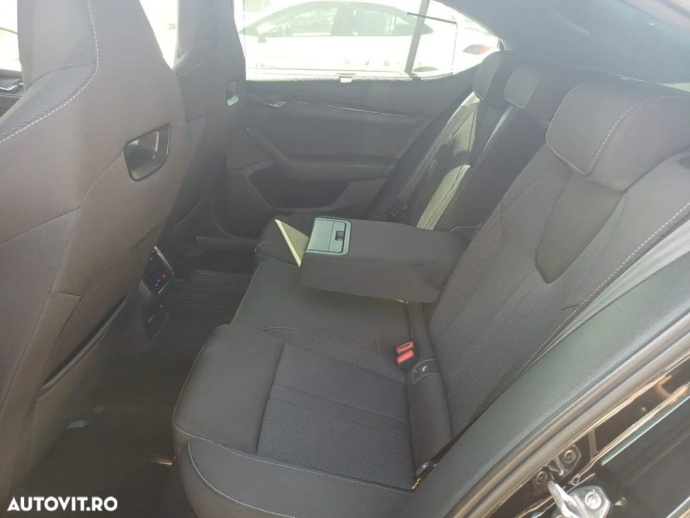 Skoda Octavia 2.0 TDI DSG 4X4 Sportline - 10