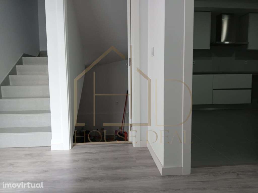 Moradia T3+1 com Pérgola. Fernão Ferro - Grande imagem: 3/25