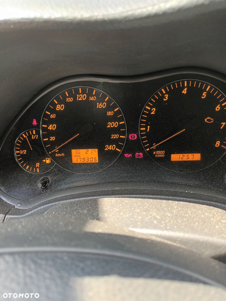 Toyota Avensis 1.8 VVT-i Executive - 6