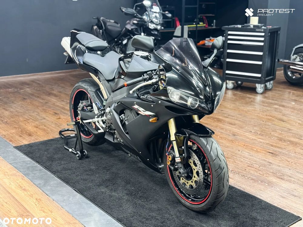 Yamaha R1 - 6