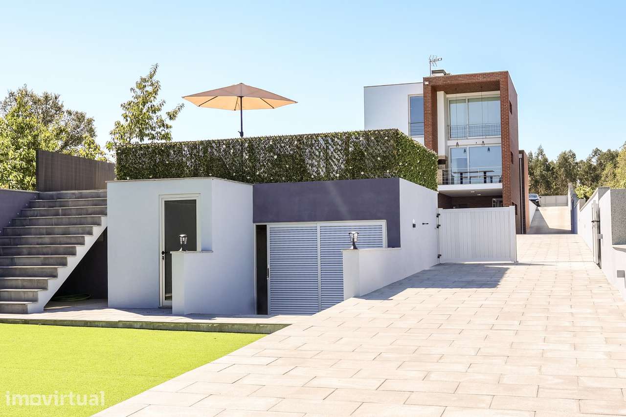 Moradia T4 com Piscina e Terreno em Oiã - Grande imagem: 2/21